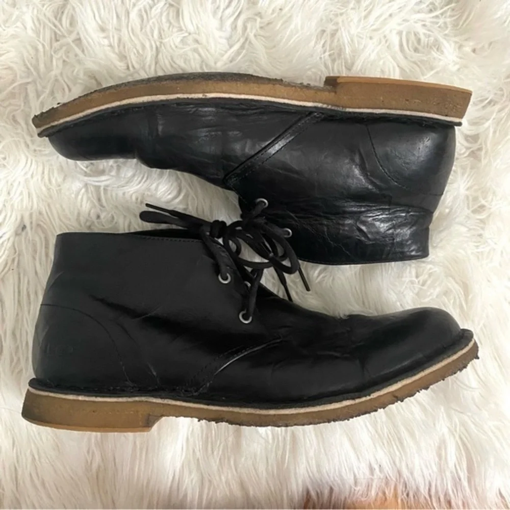 UGG Leighton Black Crepe Leather Lace Up Desert Chukka Boots